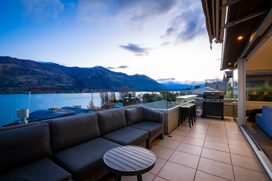 2 Lakeview Heights